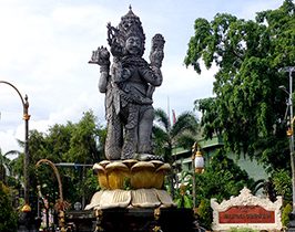 Statue on road to Denpasar